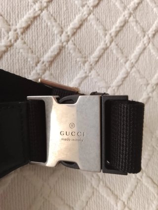 Borsa a tracolla Gucci nera e rossa