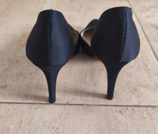 Zapatos de tacón negros poco usados