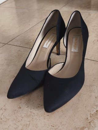 Zapatos de tacón negros poco usados