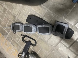 Cinturón de goma con placas de plomo