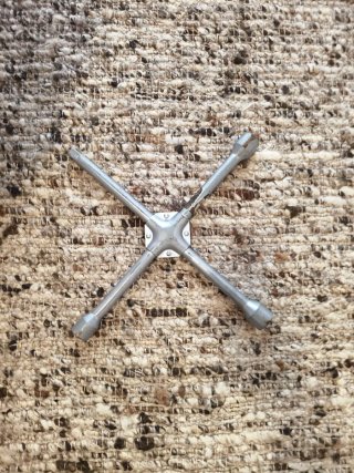 Llave de cruz para ruedas