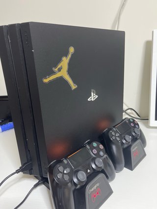 PS4 Pro + Soporte Cargador Dual