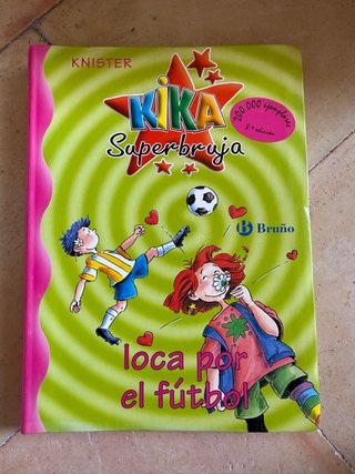 Kika Superbruja, loca por el fútbol (5)