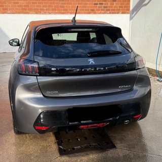 Peugeot 208 2021