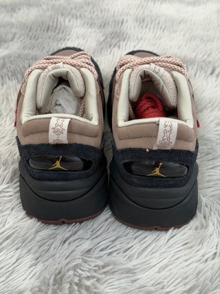 Jordan Trunner O/S Beige/Marrón