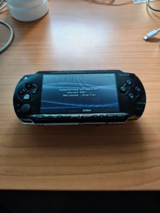 PSP-1000 Negra + Funda + Cargador + 3 Juegos