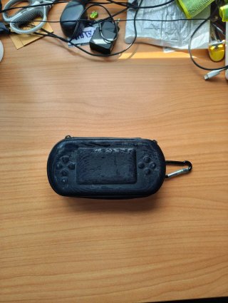 PSP-1000 Negra + Funda + Cargador + 3 Juegos