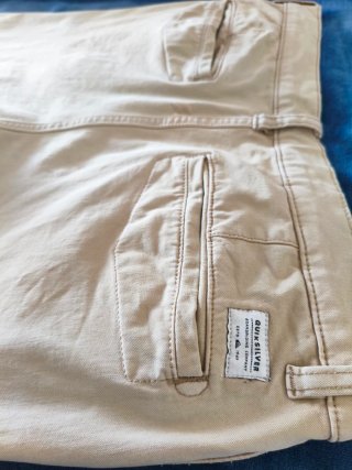 Pantalón chino Quiksilver beige