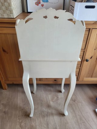 Consola pequeña de madera con cajón