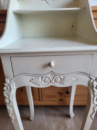 Consola pequeña de madera con cajón