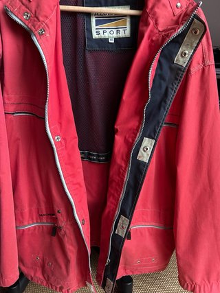 Cazadora fina deportiva hombre roja