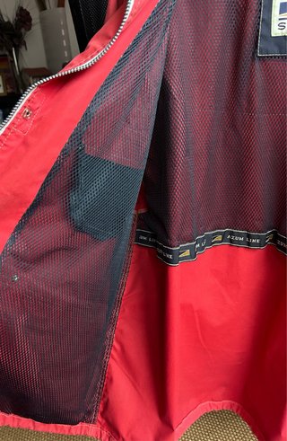 Cazadora fina deportiva hombre roja