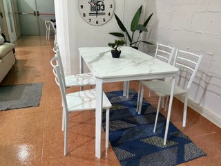 Mesa y 4 Sillas Mármol y Metal