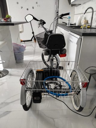 Triciclo Eléctrico con Cesta