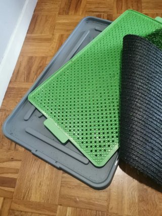 Alfombrilla para mascotas césped + bandeja