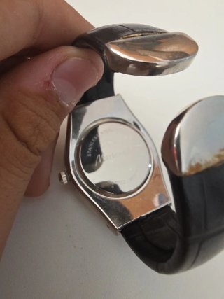 Reloj M Quartz con Bisel Brillante