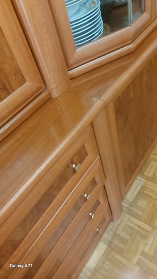 Mueble de salón madera y cristal