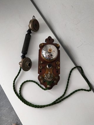 Teléfono antiguo de pared L.M. Ericsson