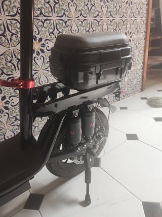 Patinete eléctrico con asiento transformable