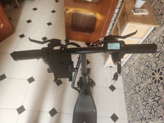 Patinete eléctrico con asiento transformable