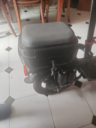 Patinete eléctrico con asiento transformable