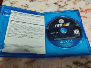 Pack Metal Gear solid V PS4 y el juego fifa18