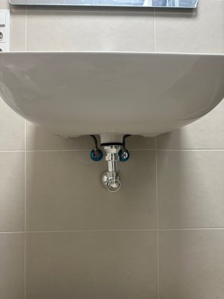 Lavabi in porcellana bianca