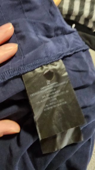 Camiseta Carolina Herrera azul con volantes