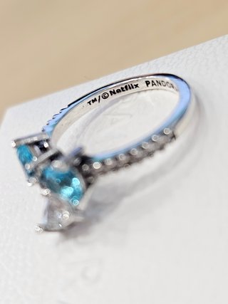 Anillo Pandora Lazo Azul Bridgerton 50+caja