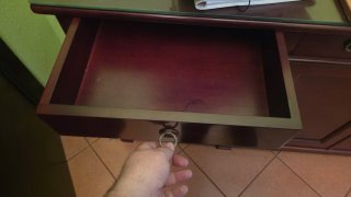Mueble de madera con puertas