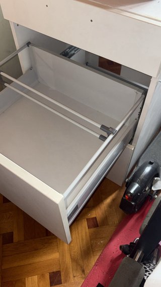Cajonera extraíble con freno