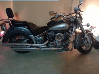 Moto Cruiser Negra y Violeta