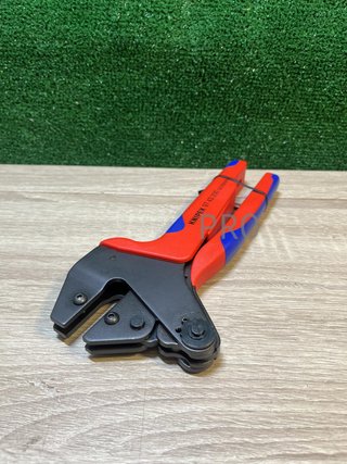 Sistema Master de alicates de engarzado con perfiles intercambiables Knipex