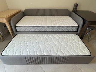 Sofá Cama Gris Extensible + Colchones