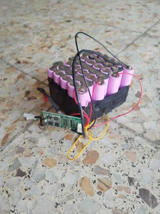 Batería 25v 500w seminueva