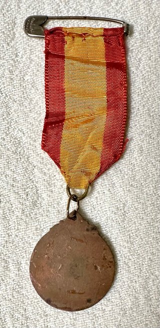 Muy escasa medalla de tropas Regulares Indigenas.