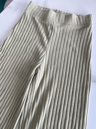 Pantalón canalé verde Stradivarius Talla S