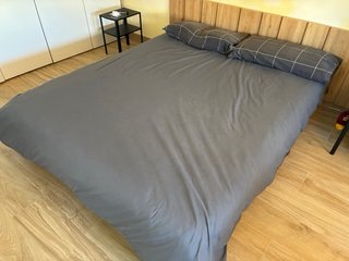Base Cama Japonesa Baja Negra y Madera