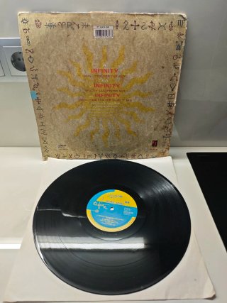 Lote CDs y vinilo Gurú josh, Laura Pausini, último