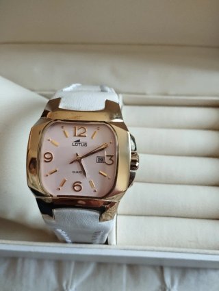 Reloj Lotus