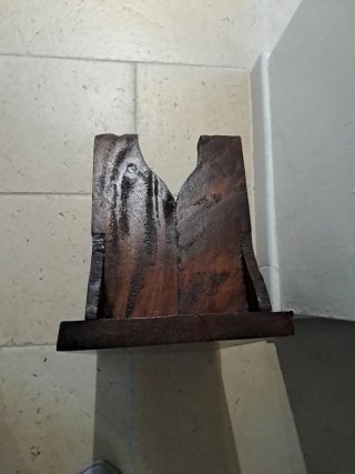 Banqueta antigua de madera