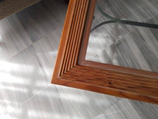 Mesa de centro de salón con cristal