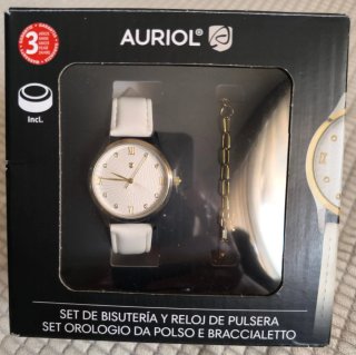 Set de bisutería y reloj de pulsera