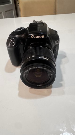 Canon EOS 1100D + Objetivo EFS 18-55mm