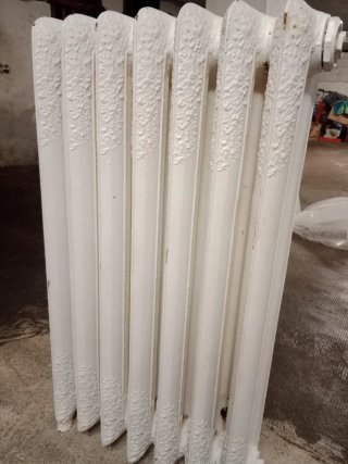 Radiatore Ghisa Vintage Bianco con Piedini