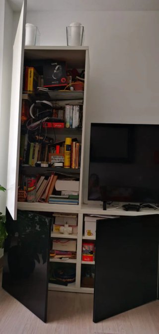 Mueble de salón blanco y negro