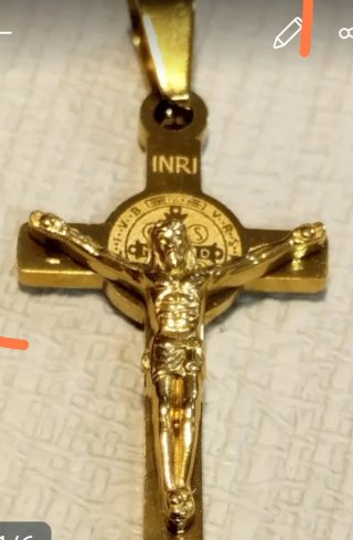 Cadena con cruz dorada grabada el cristo con baño