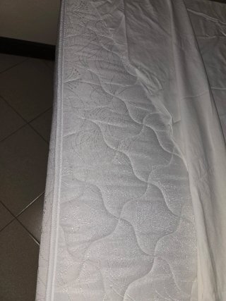 Letto matrimoniale con materasso