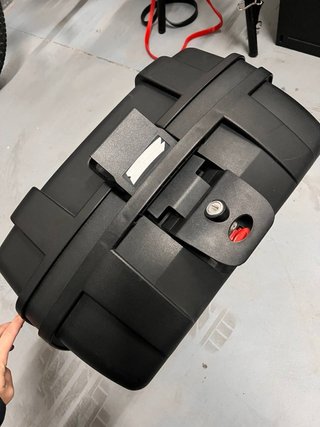 Maleta Baúl Moto Negra con base montaje
