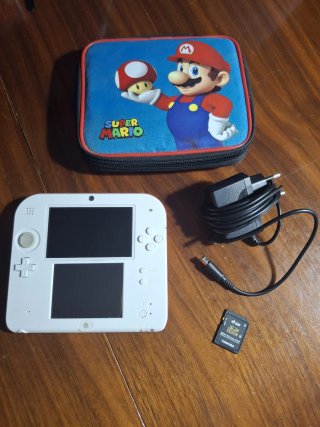 Nintendo 2ds blanca + cargador + sd
